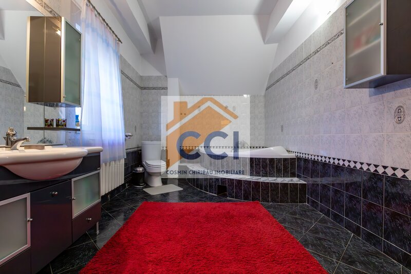 Bacau, proprietate exclusivista ultracentrala, eleganta, spatiu si rafinament