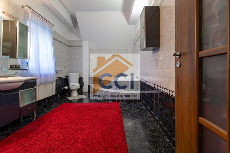 Bacau, proprietate exclusivista ultracentrala, eleganta, spatiu si rafinament